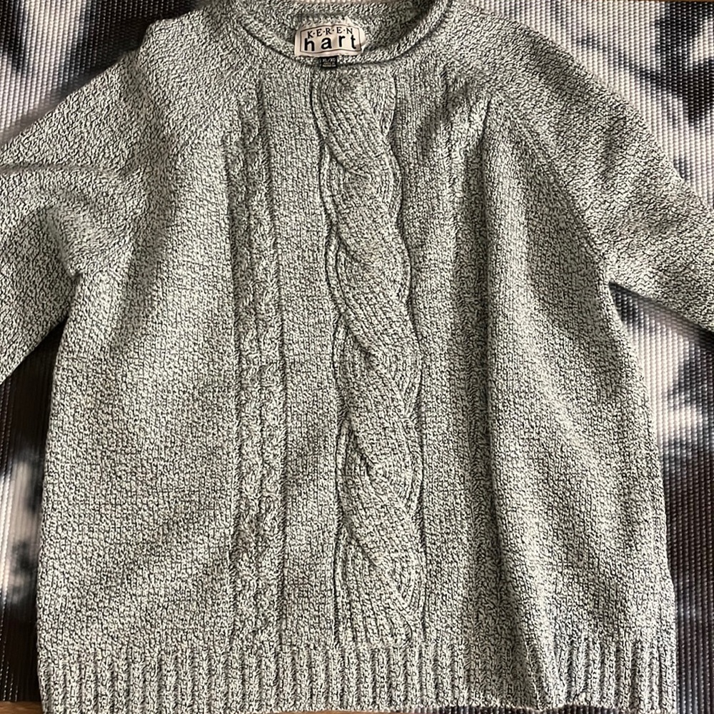 Got this sweater from a vintage store. I’m clearing my wardrobe rn.
